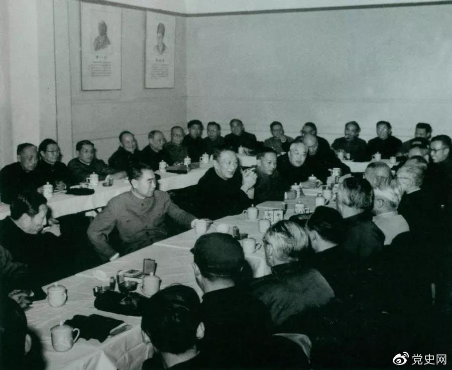 1963年1月29日，周恩來出席上海科學技術工作會議。