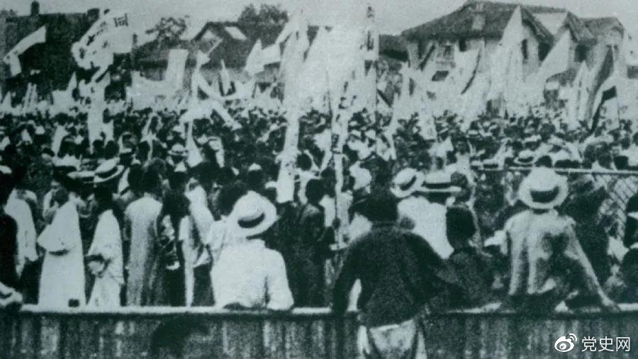 1925年5月30日，上海爆發(fā)了反帝愛國(guó)的五卅運(yùn)動(dòng)，掀起了全國(guó)范圍大革命高潮。