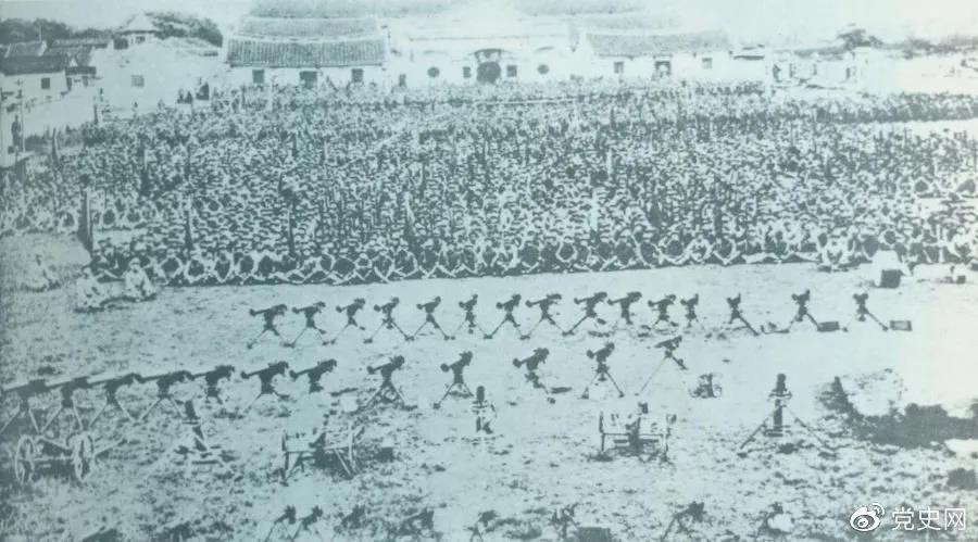 1932年4月20日，由紅一軍團和紅五軍團組成的東路軍攻占漳州，圖為攻占漳州后的部隊情形。