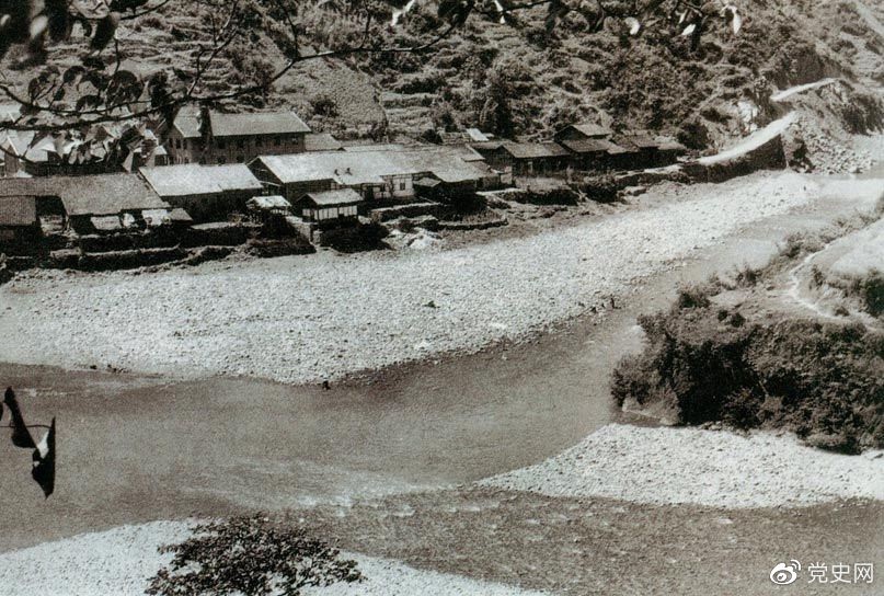 　　1935年6月26日，中共中央政治局在四川懋功兩河口召開會議。會議決定紅軍北上創造川陜甘根據地。圖為兩河口。
