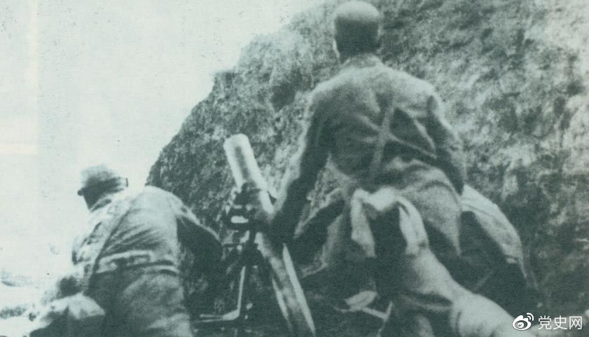 1940年8月，八路軍在總司令朱德、副總司令彭德懷的指揮下，向華北敵占交通線和各據(jù)點(diǎn)發(fā)動(dòng)了大規(guī)模進(jìn)攻戰(zhàn)役，即“百團(tuán)大戰(zhàn)”。