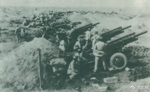 遼沈戰役于1948年9月12日打響，東北野戰軍首先攻克錦州，至11月2日戰役全部結束，殲滅衛立煌集團47萬余人，取得震驚中外的巨大勝利。這是圍攻錦州的東北野戰軍炮群。