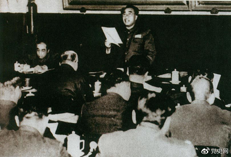 1953年12月7日，朱德在全國軍事系統黨的高級干部會議上致開幕詞。