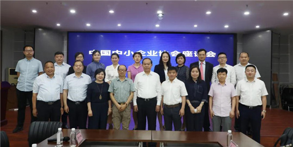 協(xié)會(huì)召開洛陽地區(qū)民營企業(yè)座談會(huì)1_副本.jpg