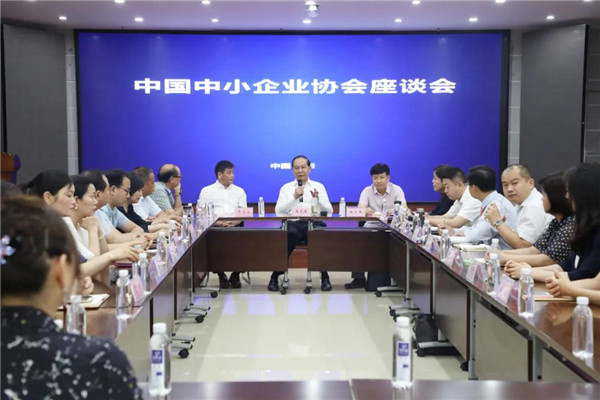 協(xié)會(huì)召開洛陽地區(qū)民營企業(yè)座談會(huì)_副本.jpg