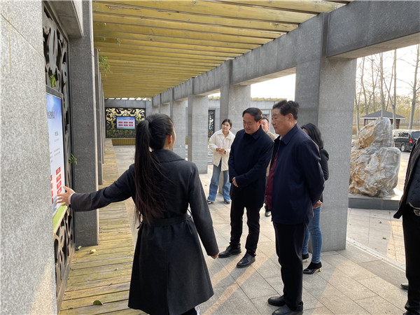 李子彬會長帶隊赴新農創集團考察_副本.jpg